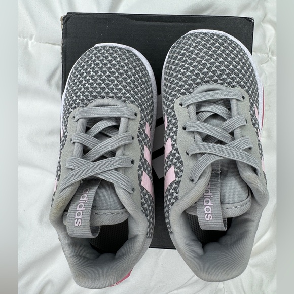 New Adidas size 5k toddler shoes - Picture 2 of 7
